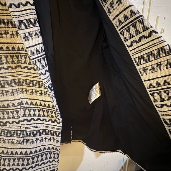 Black and White Patterned Blazer,Banana Republic - Picture 4 of 7